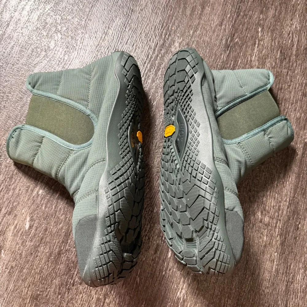 Vibram V-Trek Insulated FiveFingers Mens 11-11.5 Sage Green 24M5308 Toe Boots